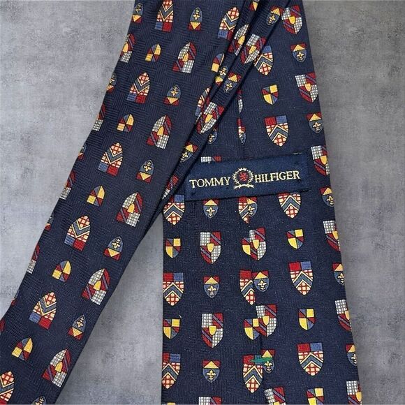 Tommy Hilfiger Men's Vintage Silk Tie Geometric Shield Emblem Pattern - Picture 3 of 4